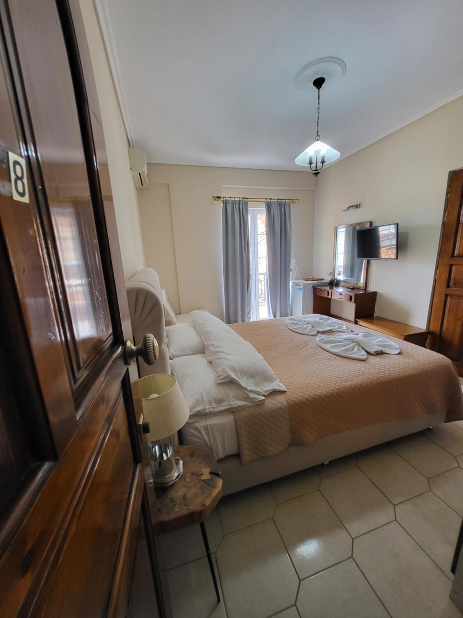 Paradise Bar Apartments Plános 外观 照片