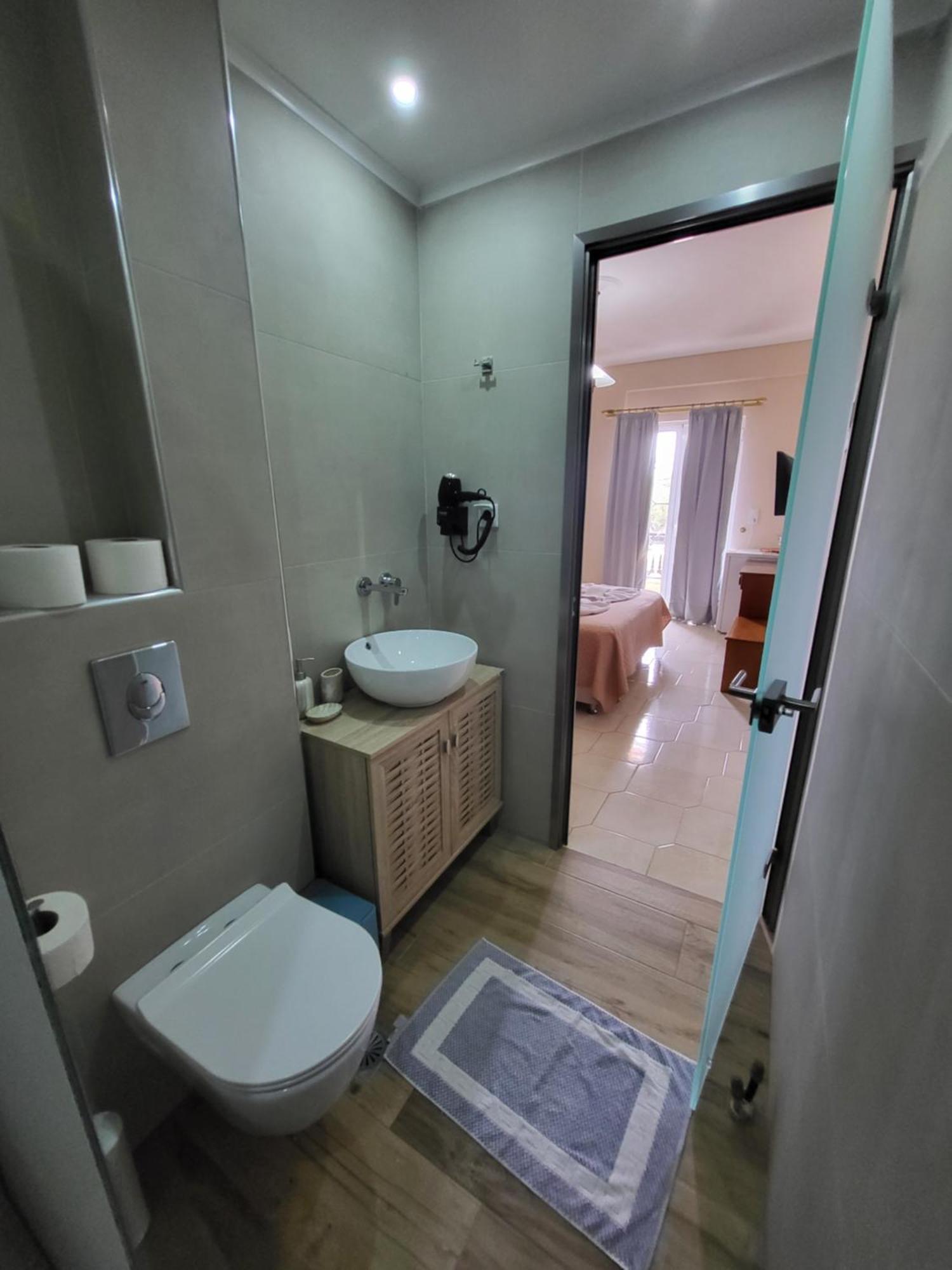 Paradise Bar Apartments Plános 外观 照片