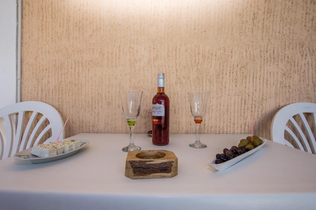 Paradise Bar Apartments Plános 外观 照片