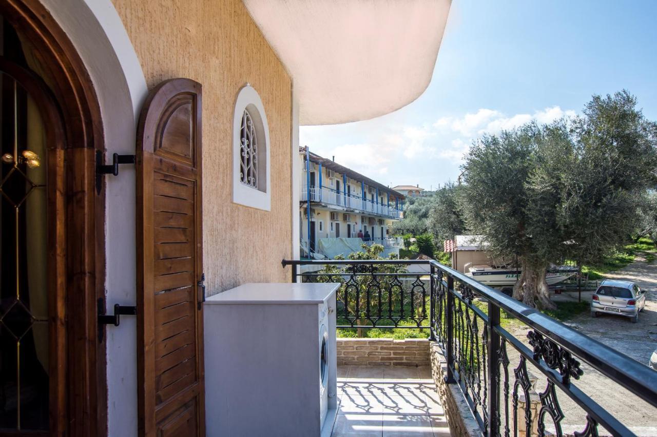 Paradise Bar Apartments Plános 外观 照片
